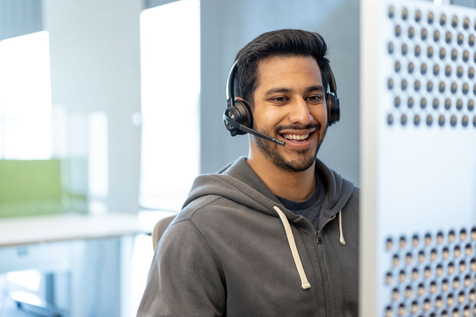 Customer service, security monitor